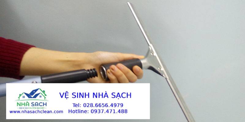 Bộ dụng cụ vệ sinh kính truyền thống