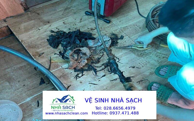 Chuẩn Bị Gì Cho Mùa Mưa? Dịch Vụ Vệ Sinh Máng Xối, Cống Thoát Nước Công Nghiệp