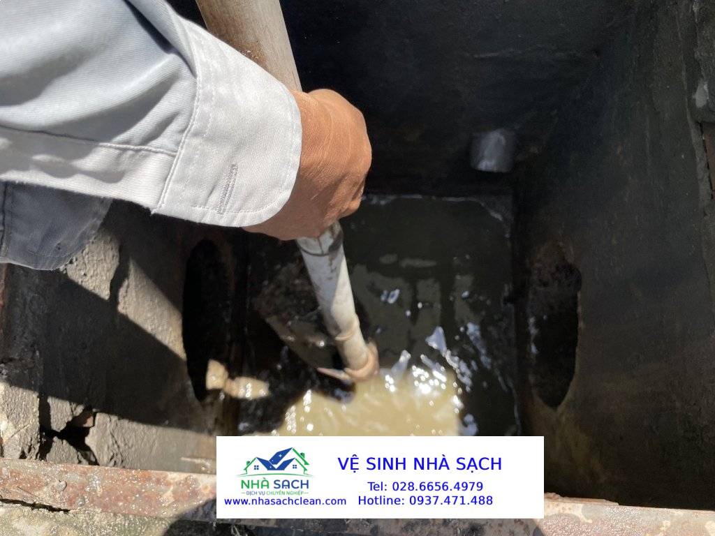 Chuẩn Bị Gì Cho Mùa Mưa? Dịch Vụ Vệ Sinh Máng Xối, Cống Thoát Nước Công Nghiệp