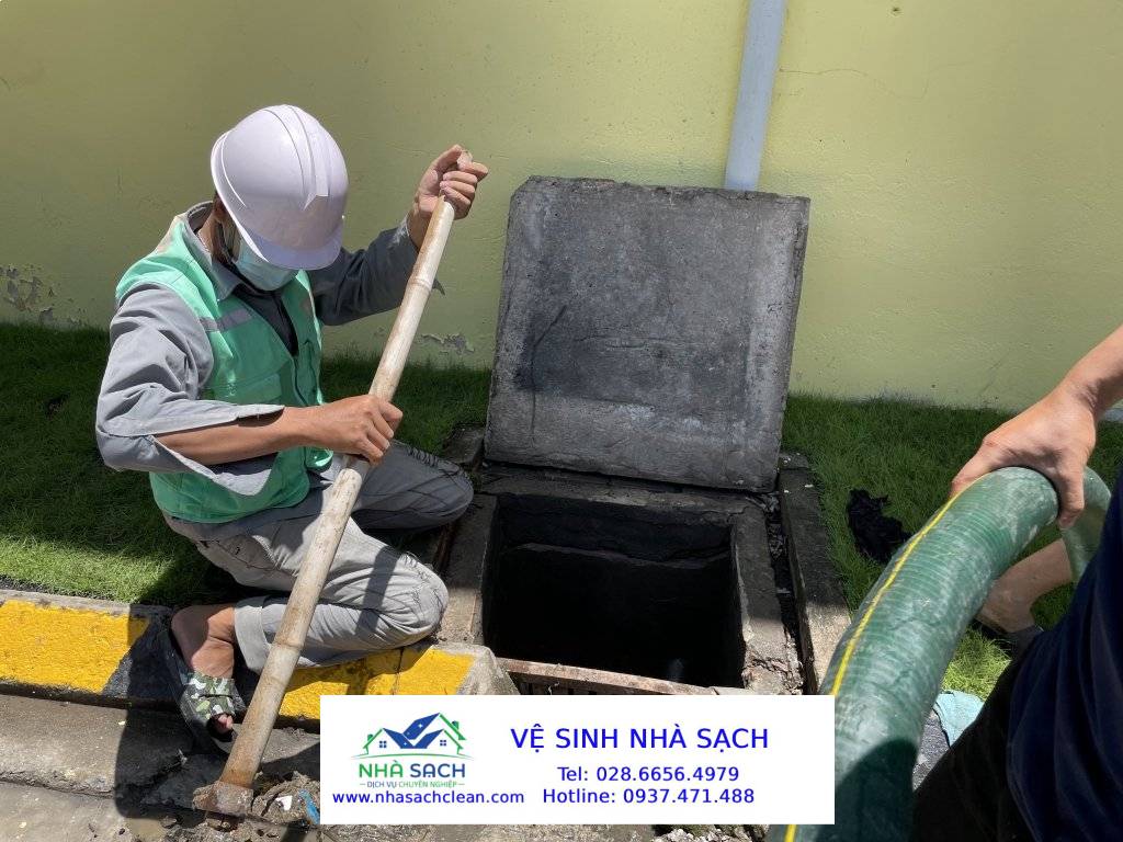Chuẩn Bị Gì Cho Mùa Mưa? Dịch Vụ Vệ Sinh Máng Xối, Cống Thoát Nước Công Nghiệp
