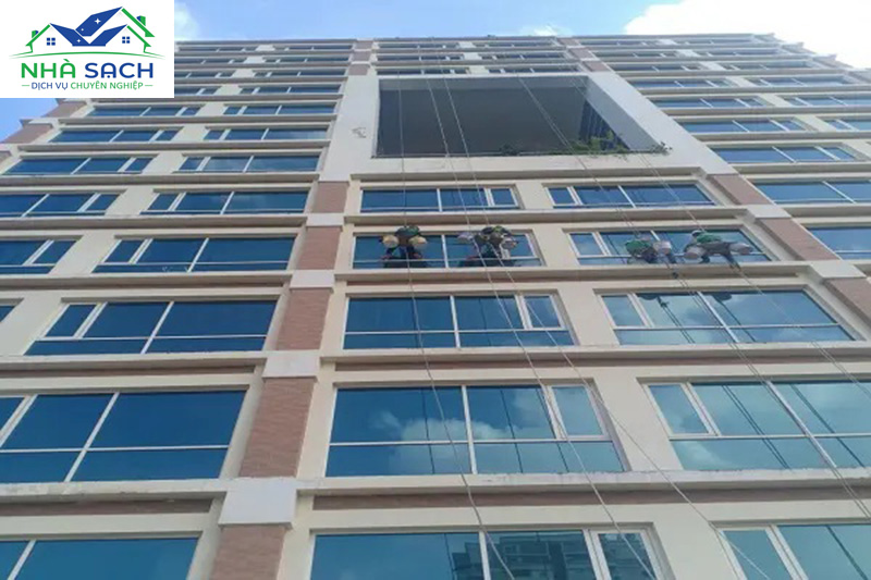Dịch vụ đu dây lau kính tại Bà Rịa Vũng Tàu
