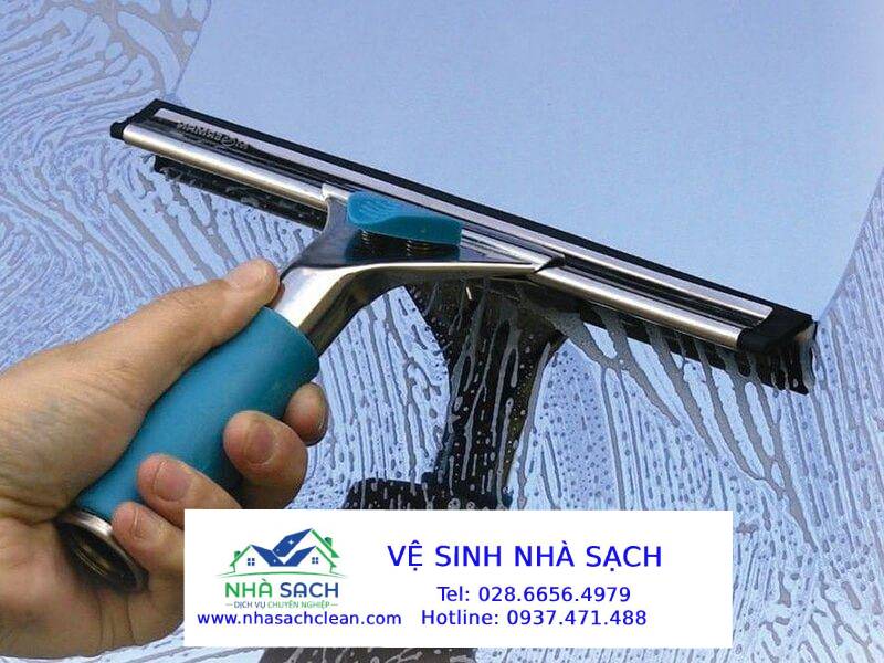 Dịch vụ lau kính