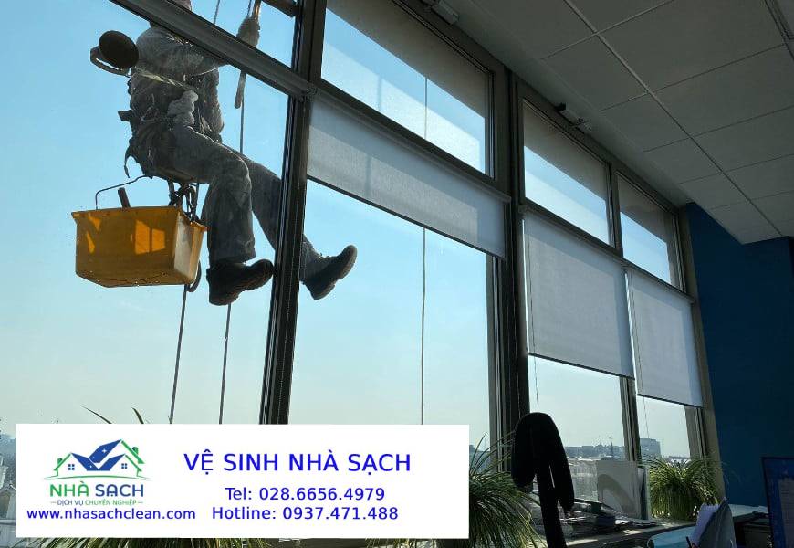 Dịch vụ lau kính