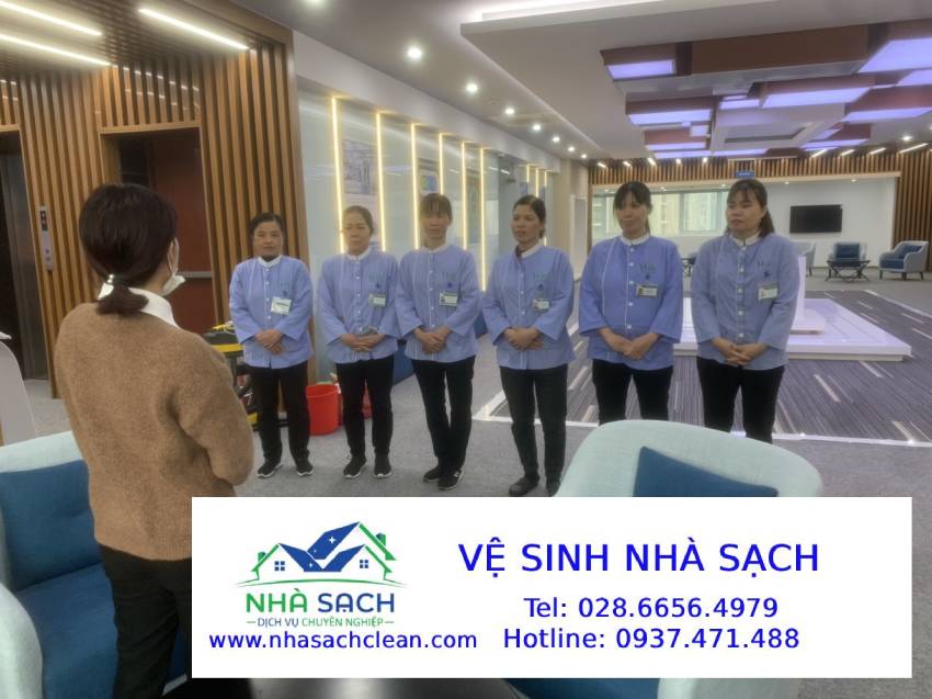 Dọn vệ sinh sau khai trương cửa hàng