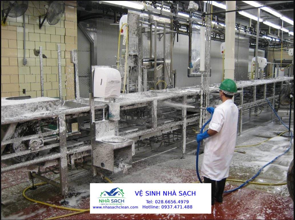 Giải Pháp Làm Sạch Dầu Mỡ Công Nghiệp Cứng Đầu Trong Nhà Xưởng