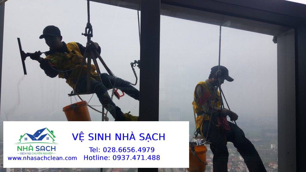 Dịch vụ vệ sinh, lau kính tòa nhà cao tầng Quận Bình Thạnh