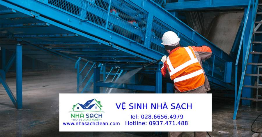 Dịch vụ vệ sinh có mang máy móc theo không?