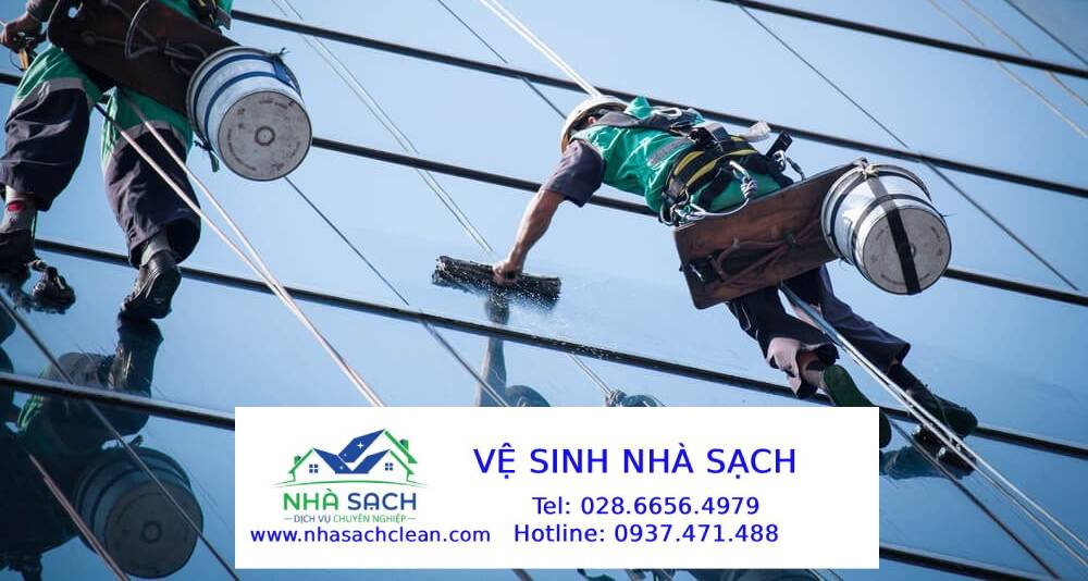 Dịch vụ vệ sinh, lau kính tòa nhà cao tầng Quận Gò Vấp