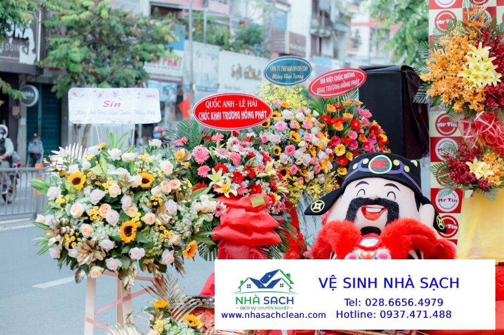 Dọn vệ sinh sau khai trương cửa hàng