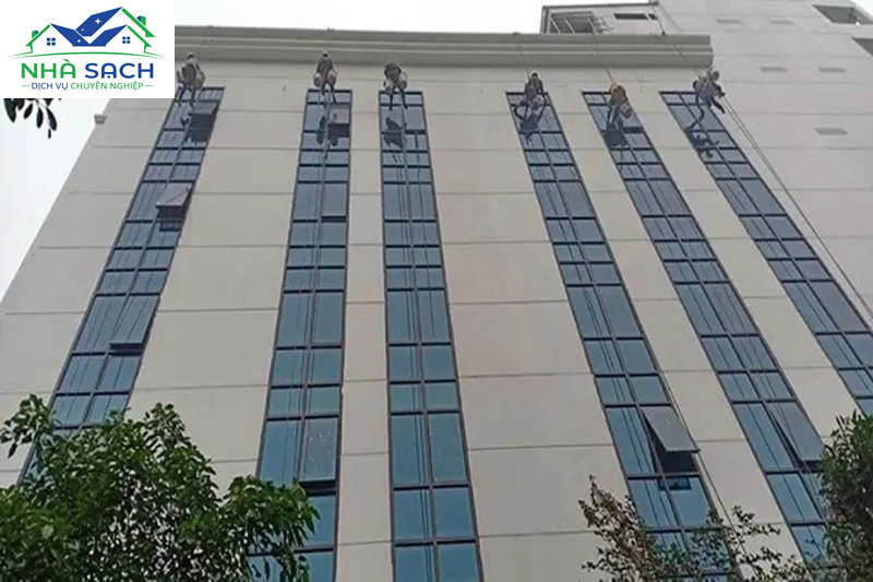 Dịch vụ đu dây lau kính tại Bà Rịa Vũng Tàu