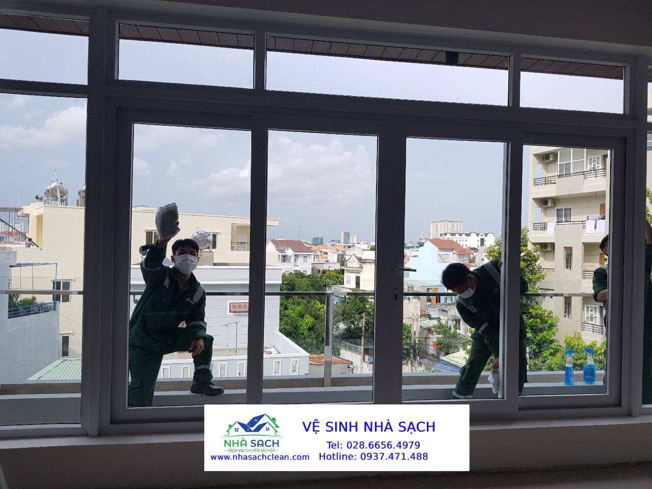 Dịch vụ vệ sinh, lau kính tòa nhà cao tầng Quận 8