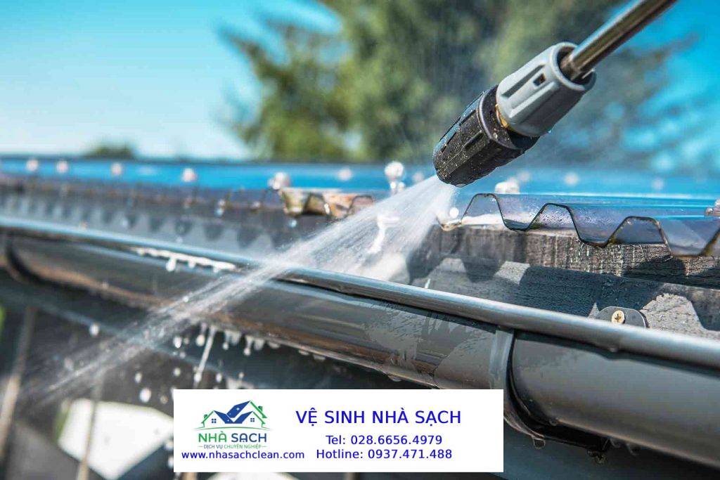 Chuẩn Bị Gì Cho Mùa Mưa? Dịch Vụ Vệ Sinh Máng Xối, Cống Thoát Nước Công Nghiệp