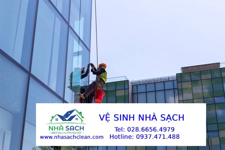Dịch vụ vệ sinh, lau kính tòa nhà cao tầng Quận Bình Thạnh